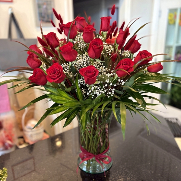 Red roses deluxe arrangement